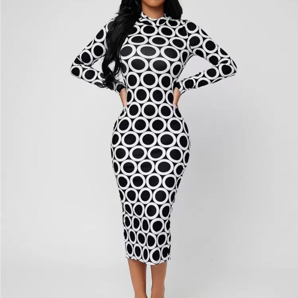 Chic Black and White Circle Pattern Dress. Elegant/business/smart casual attire